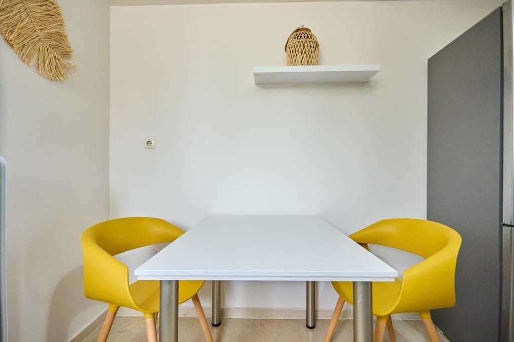 Panoramic White Blue Apartment Хиос Екстериор снимка